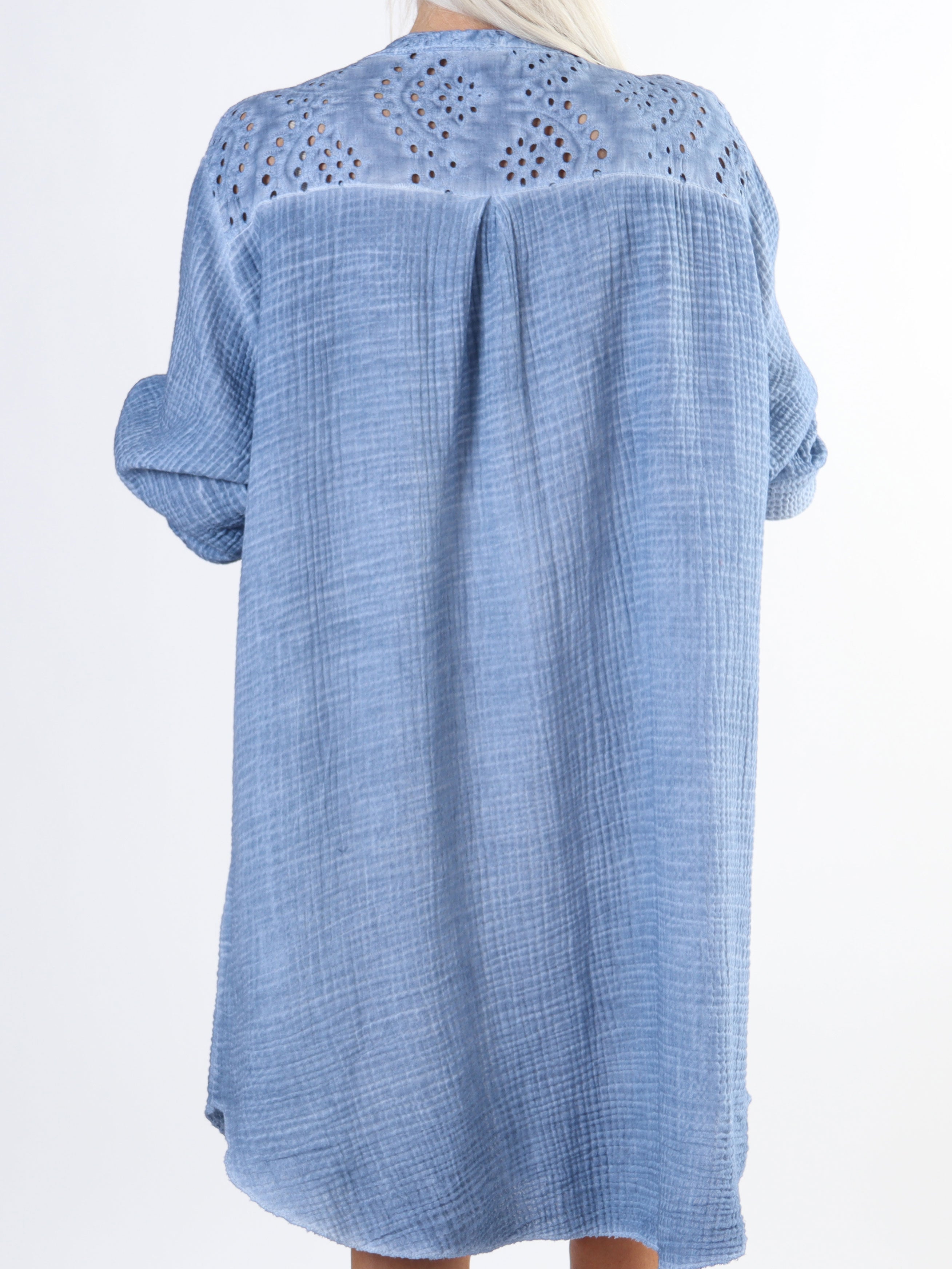 Inez - Lång mjuk skjorta i bäck- och vågtyg i plus size-modell